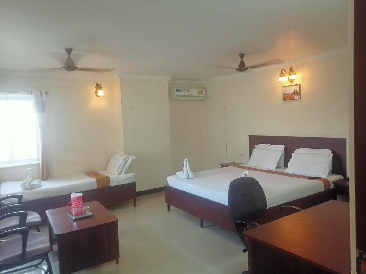 Sky Park Hotels Tirupur Exterior foto